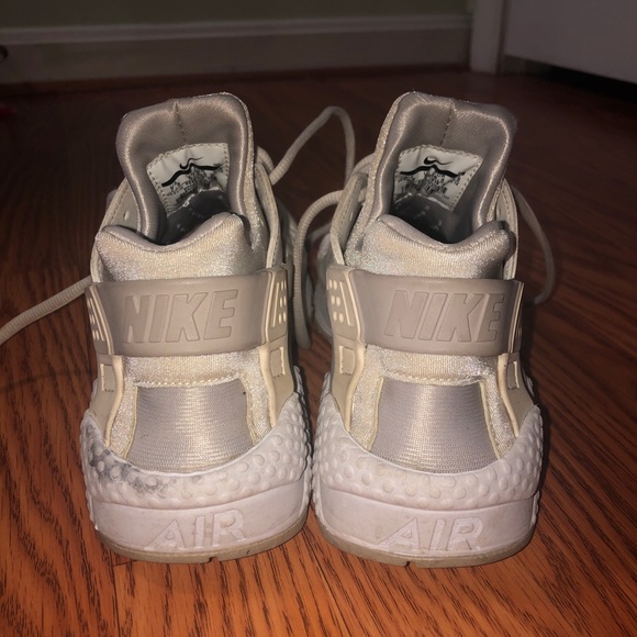 Tan Women Nike Huaraches - Picture 4 of 5